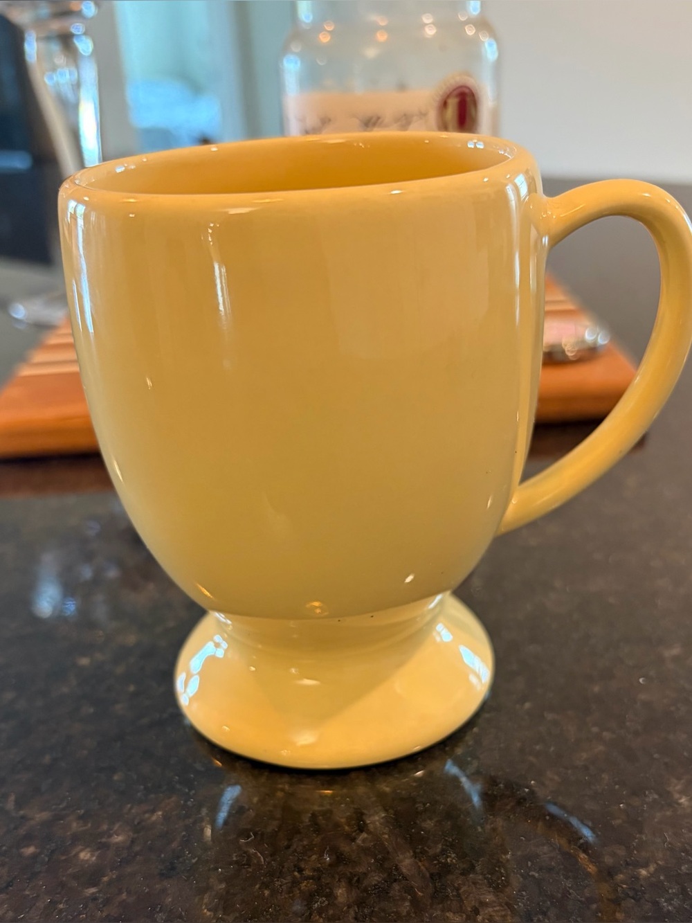 Vintage SLAH Gail Pittman Hospitality Butter Yellow pedestal 12 Ounce coffee mug
